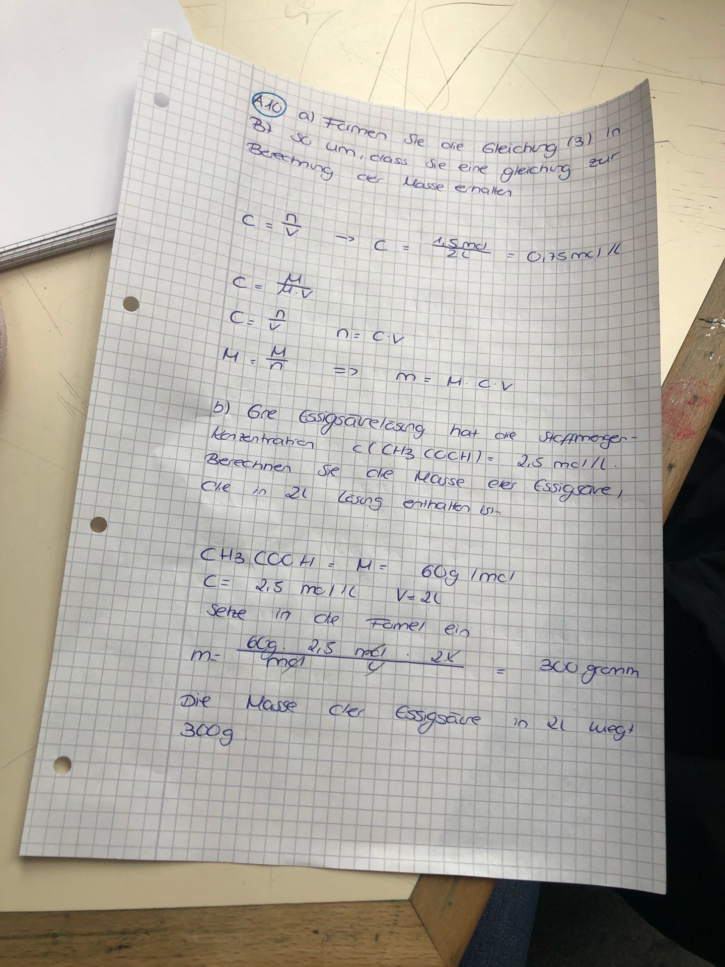 In2l Natronlauge sind 60g Natriumhydroxid gelöst ...